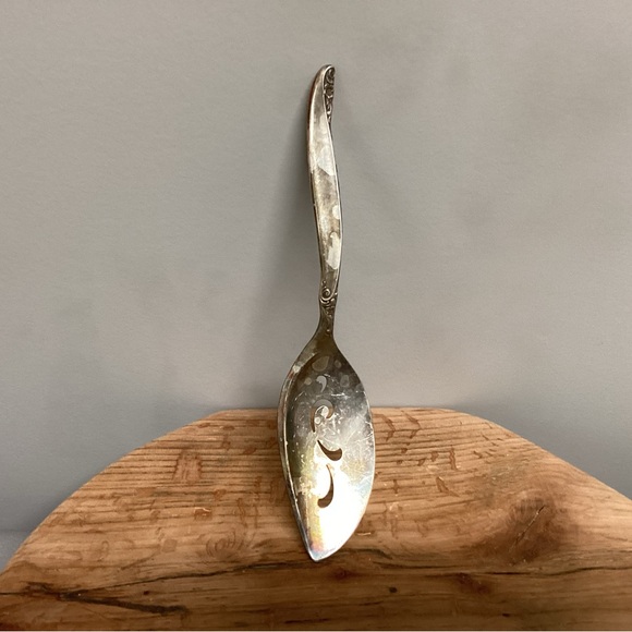 Vintage - 1847 Rogers Brothers “Leilani” Pastry Server - Made In USA - 1961 - Picture 6 of 8